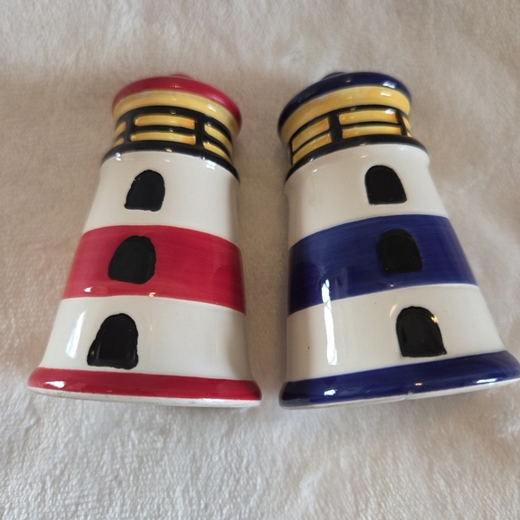Lighthouse Salt And Pepper Shakers - Picture 4 of 10